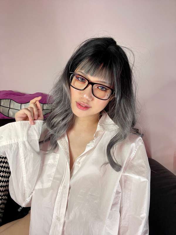 How this? 😙 more glasses & bare titties for u ❤️‍🔥 1