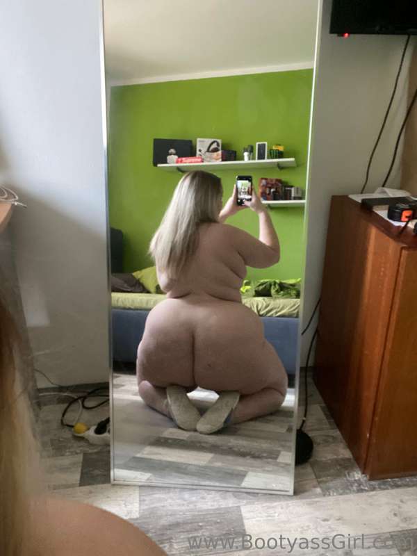 Pick a snack 😋 I want to satisfy your hunger, baby!🍑🥵 

PS: .. 2