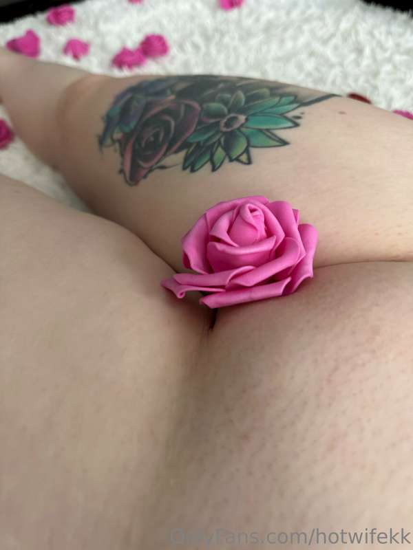 Hey guys! I took some sexy Valentine’s Day photos for you bu..
