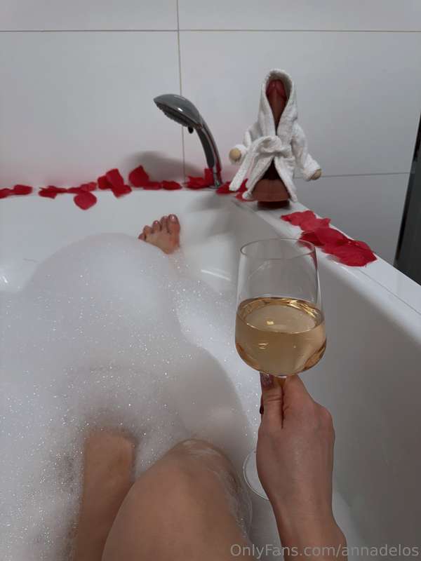 It's time to relax with my boyfriend Peter😜