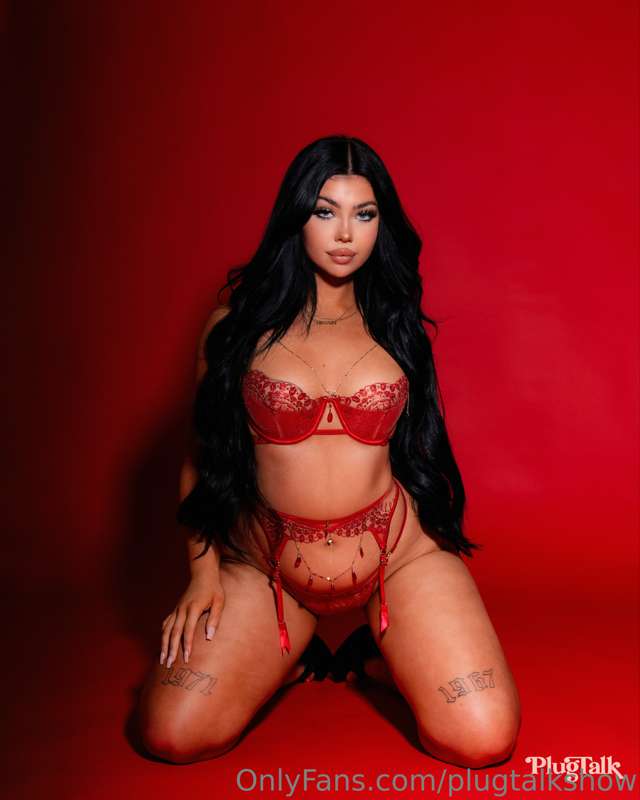 A whole lot of @imhollyday cumming your way!!! 😍😍😍 Mark your..