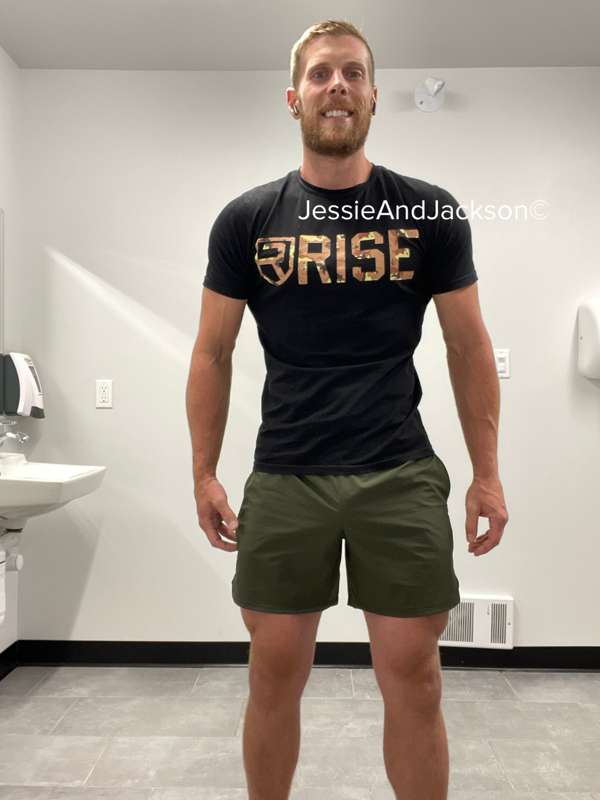 **Swipe to undress me at the gym!!**
Got in a great upper bo.. 10