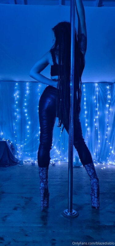 Do you like me in my leather ?