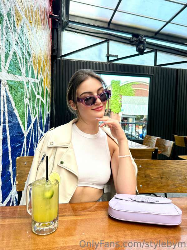 Sometimes all you need to make you happy is a margarita✨🎉

W..