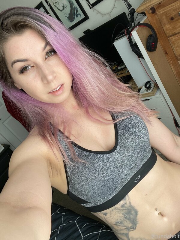 Happy monday! I have been living in sweats, yoga pants, and ..