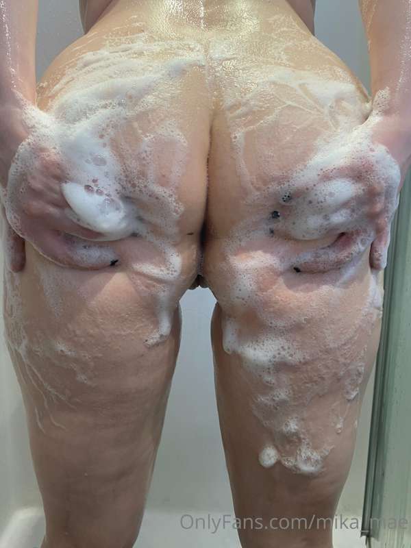 Need someone to come and help me wash my back... maybe blow .. 1