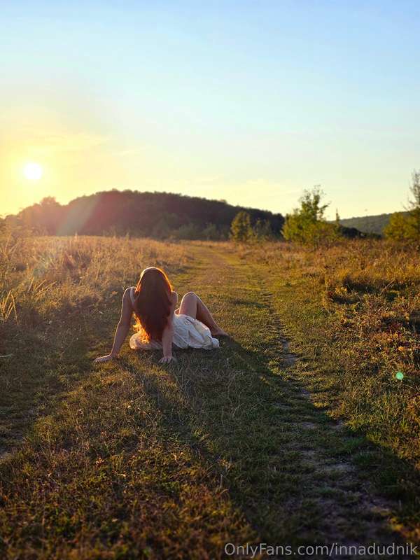 When I'm hot, I love to lie on the grass. She tickles my bod.. 3