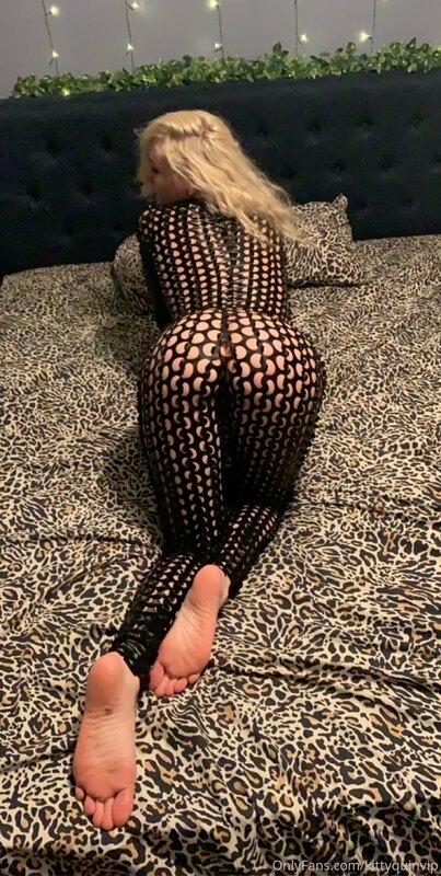 Who wants to play with me? DM me baby! ?? I’m waiting for YO..