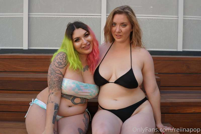 Pool day with @goodgirlgrow  💕‼️ 10