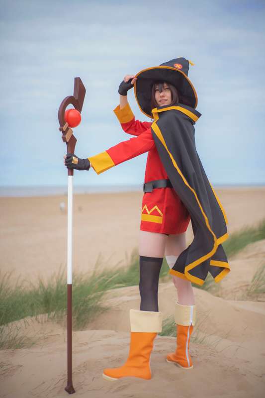 This was a little embarassing 😖 my 1st public cosplay photos.. 8