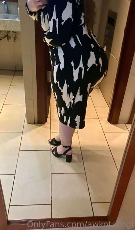 I love my ass in this dress 🤑