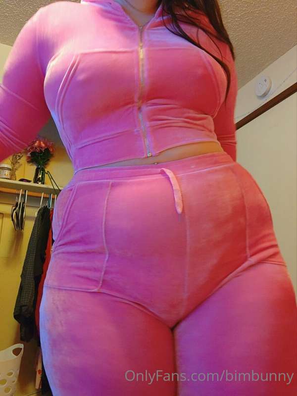 pretty sure this is gonna be the outfit for the new mom wg d..