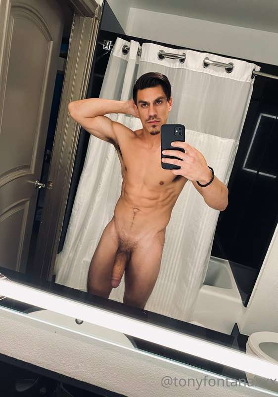 Cant help myself when I see a large mirror 💪🏼😎 1