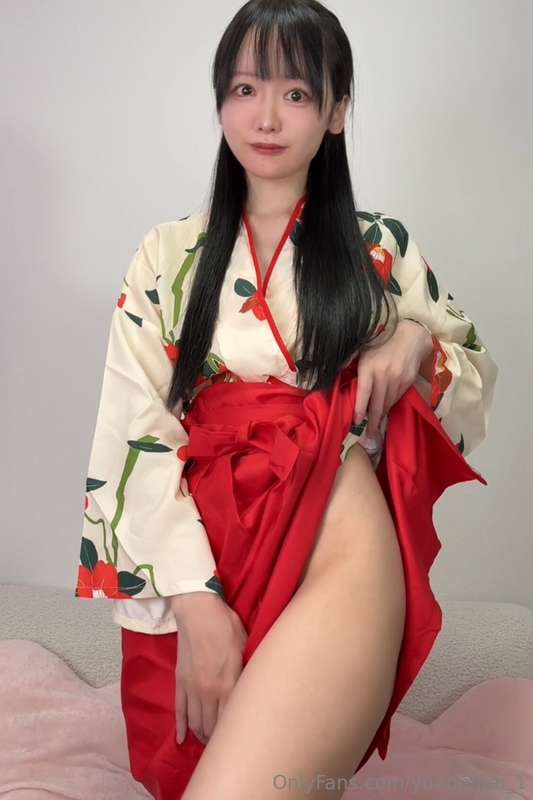 Kimono 👘 💓💓 Brushy vibrators, dildos, and the New one…😍😍 I'l.. 3