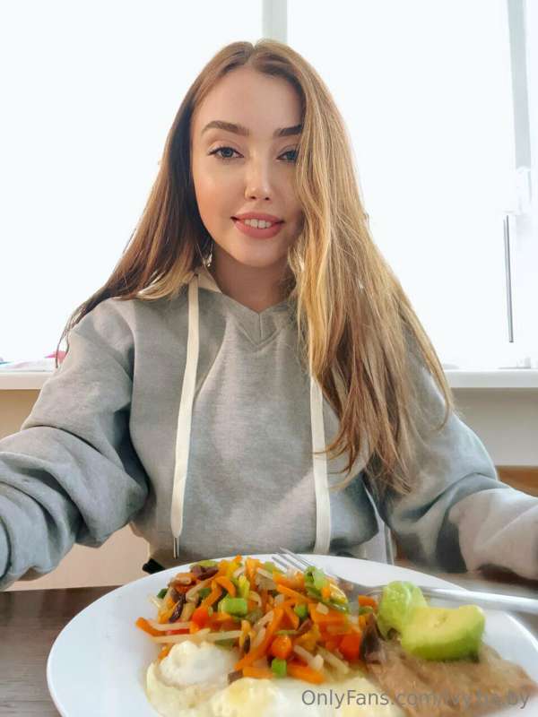 Hi everyone, I need to eat quickly and get to the post offic..