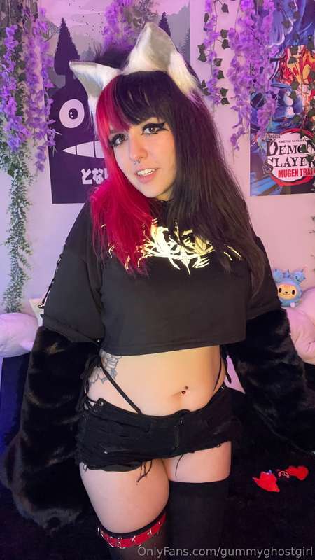 Let’s go for walkies 🐾🖤

I did a photoset in my new hoodie, .. 23