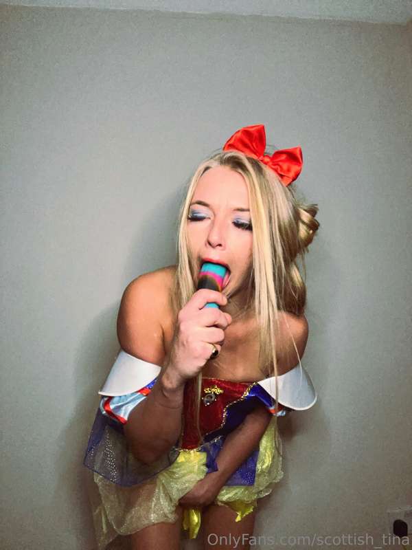 Snow White wanted to try the poisonous ☠️ banana 🍌 😈  check ..