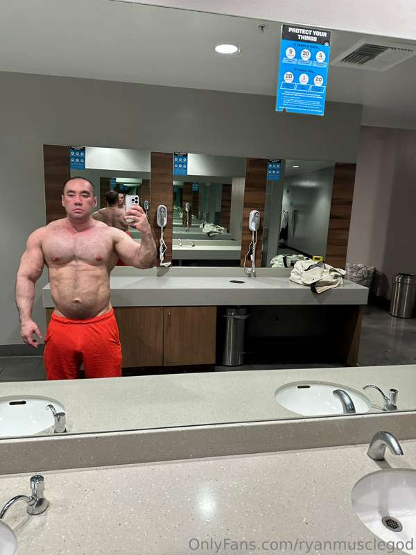 Ryanmusclegod - Onlyfans - 22 Nov, 2023