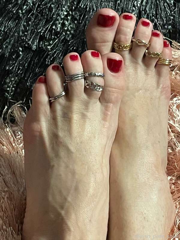 Veins tell a story of strength and vitality, their natural l.. 6