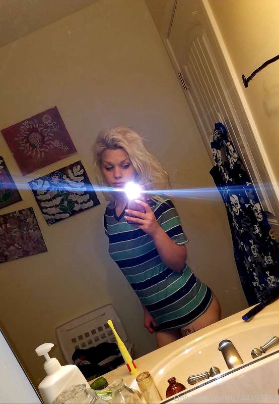 Messy ass bathroom to go with my messy ass hair today 🤪