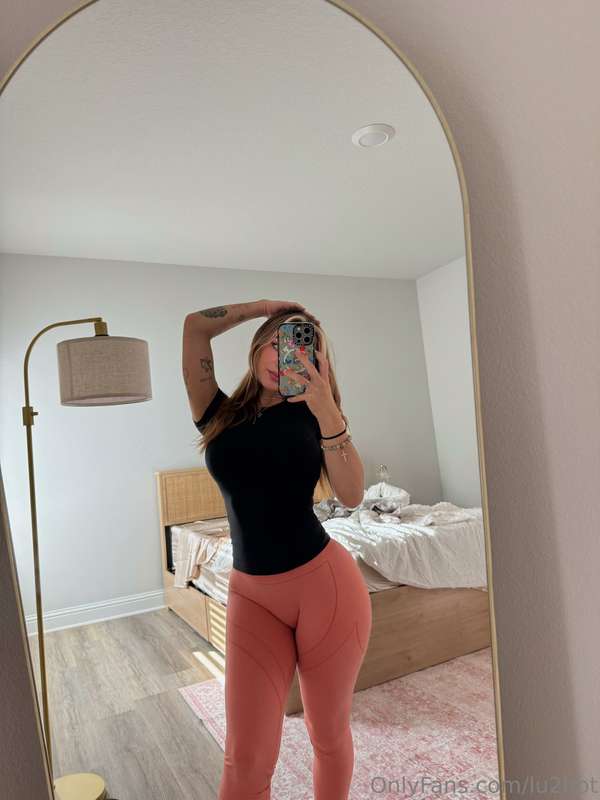 Peach and black 🥵