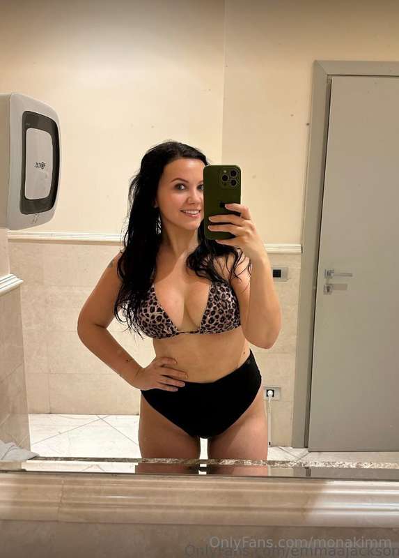 ## СAN YOU BE THE ONE TO CUM 💦 ON MOMMY @emmaajackson HOT BO..