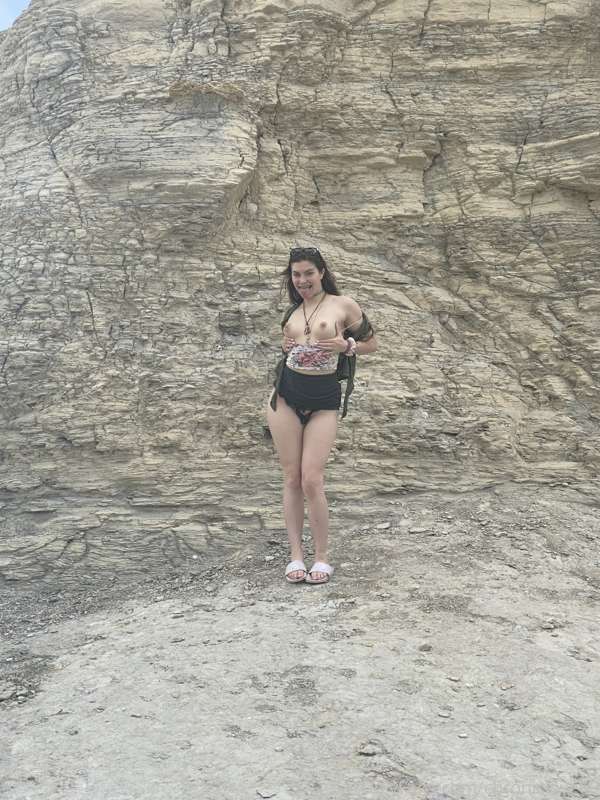 Photo set by a pretty rock formation! ☺️ Sending a super hot.. 8