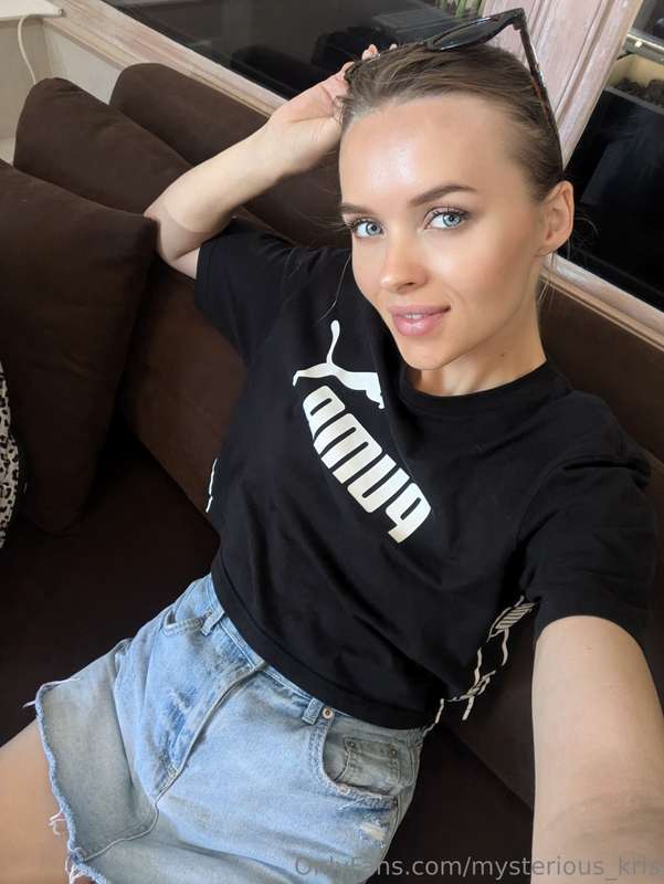 🔥 Hey, my gorgeous followers! How’s everyone doing today? 💫 ..