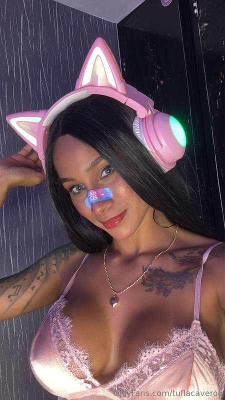 Hi baby, can you play with me? 👀