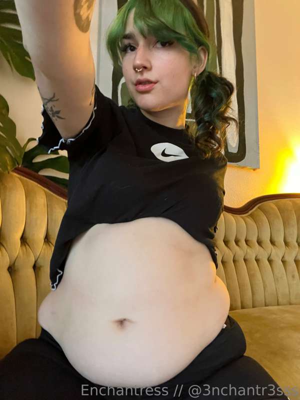 Please look at my belly and not the lint on my shirt lolol 🥯.. 1