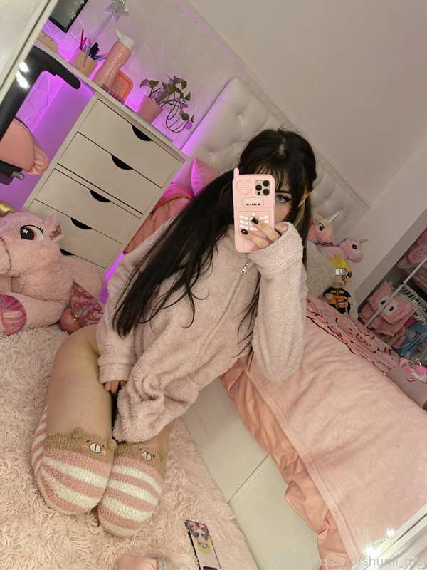 Hi daddy! 👉🏻👈🏻 Say goodnight to me 🥺💖 9