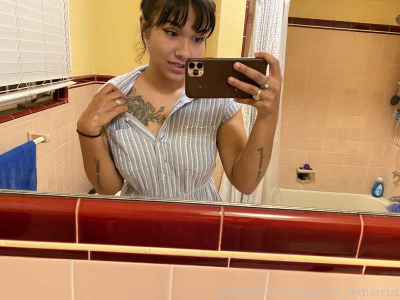 LMAO APPARENTLY I TOOK THESE WHILE d r u n k LAST NIGHT 😂😭😭 .. 4