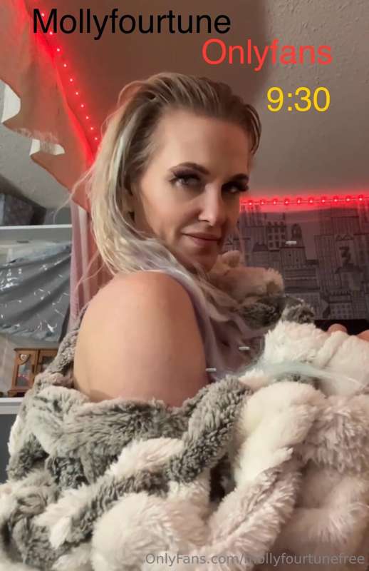 Live at 9:30pst https://onlyfans.com/mollyfourtune