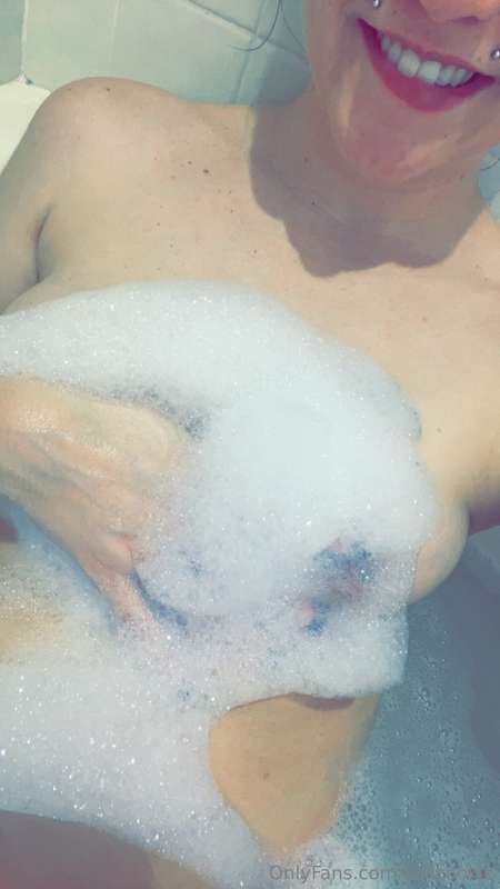 Mmm 😏 bubble 🫧 bath 🛁 2
