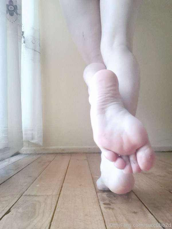 Un mini set  con ropita de gym. Perdonen por la herida fea p.. 1