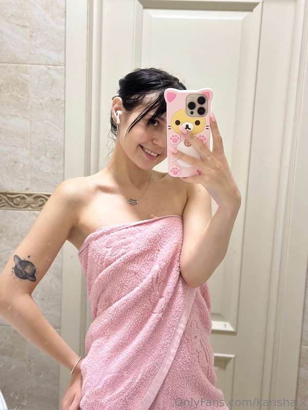Saturday morning 💘 Just stepped out of the shower, wrapped i..