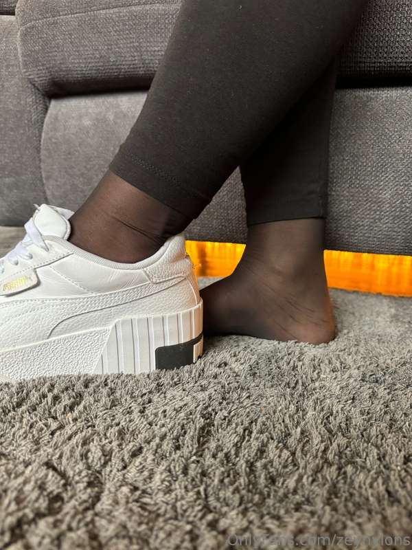 I wanna show you my Nylonfeet so bad 🥵 I want you to watch m..