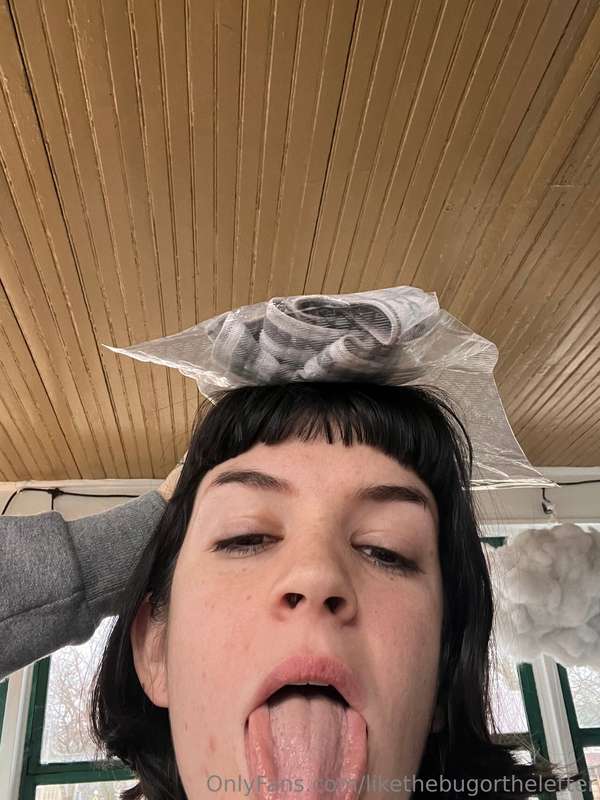 NEW VIDEO CUMMING SOON 💓  “Sorry 2Bug U” is a sexy 21-minute.. 6