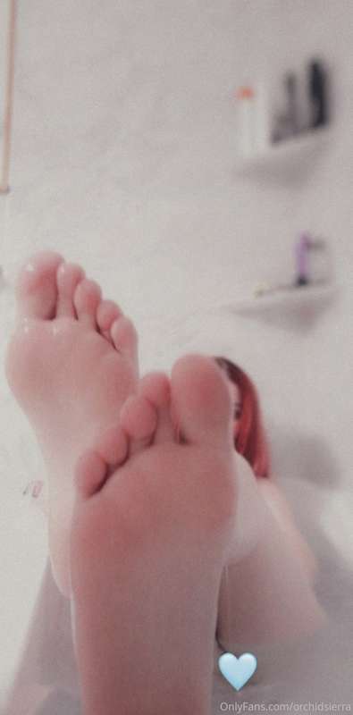 This one is for my foot lovers, happy soleful Saturday babes..