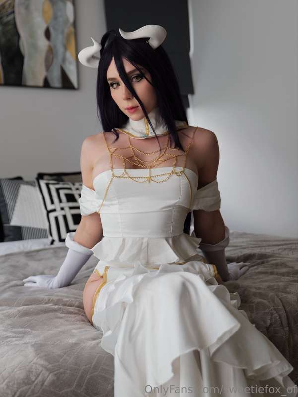 Do you like this white dress on Albedo? 🤍 A golden cobweb ne.. 9