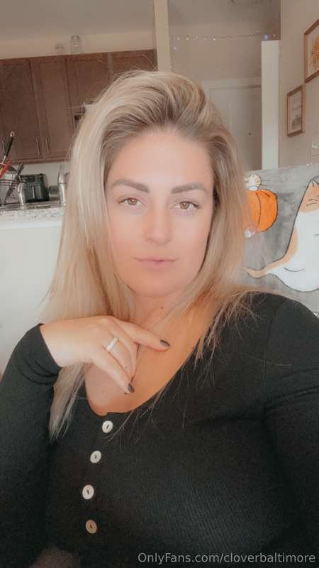 Hiiiiiiii! I wanna go live tonight around 8pm EST and hang o.. 2