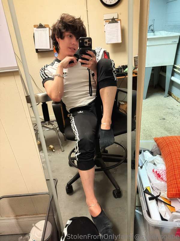Work office is a mess but so am I tbh lol 🤷‍♂️ ~ just a lil .. 12