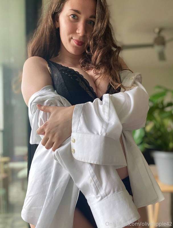 ✨ Huge exciting news! ✨I am spending the weekend with the am.. 2