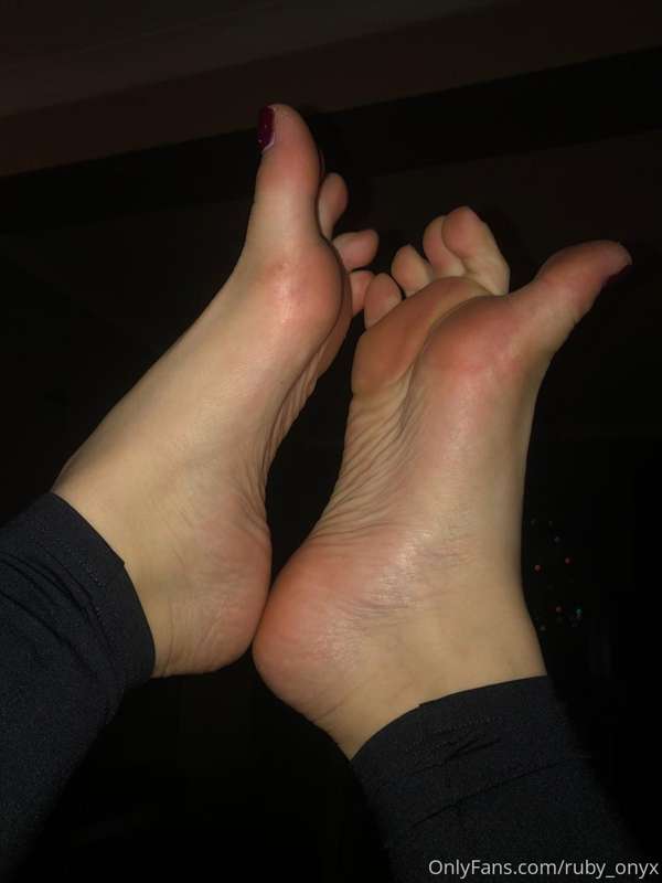 Foot fetish guys!! 👣

What is your favourite thing about a w.. 5