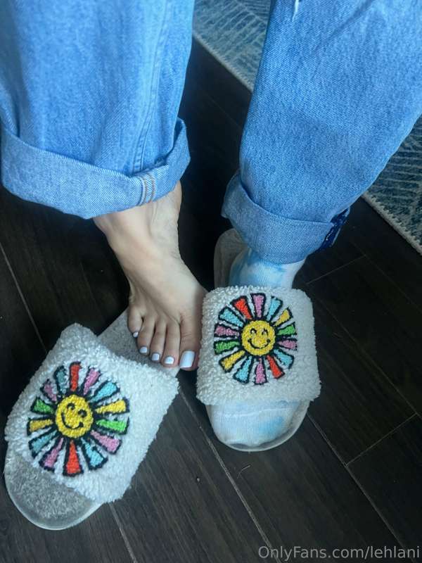 White toes & cozy slippers ❄️🩷
One taste and you’d be hooked.. 4