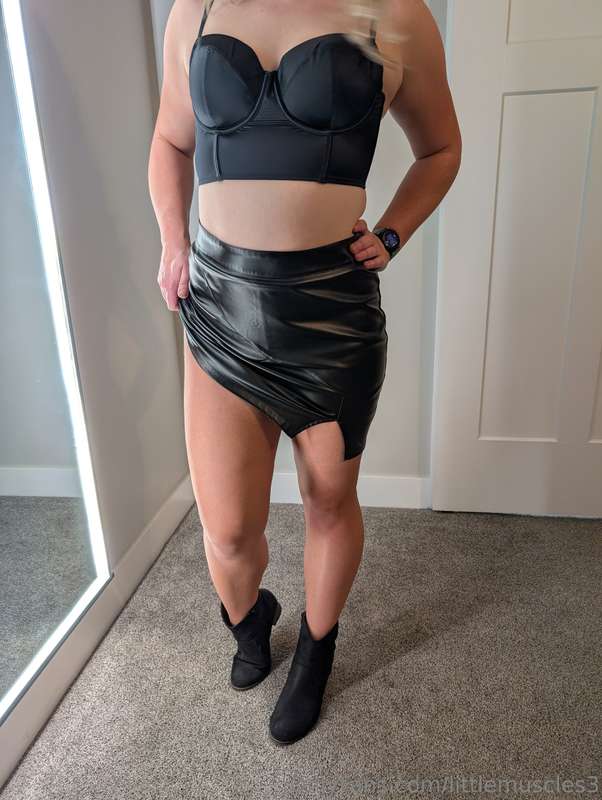 Good Morning!Can I get an outfit check? Too much? Too little.. 1