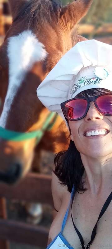 Le encantan las zanahorias 👩‍🍳🥕🥕🥕🐎🐴#lagranjadetalita❤️ 3