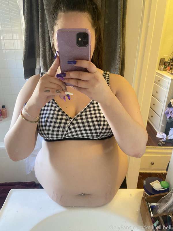 Almost in the sink 😇 hehe I loooove my belly hang my literal..