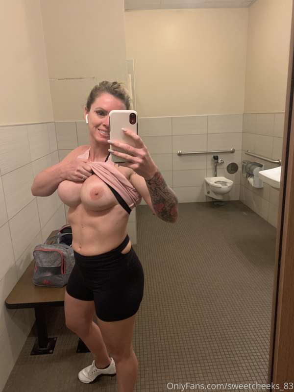Back in the gym to work off all this vacation fluff. 😬🥵 2