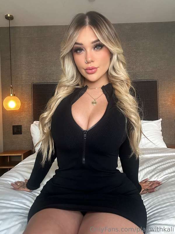 black highlights my boobs 😉